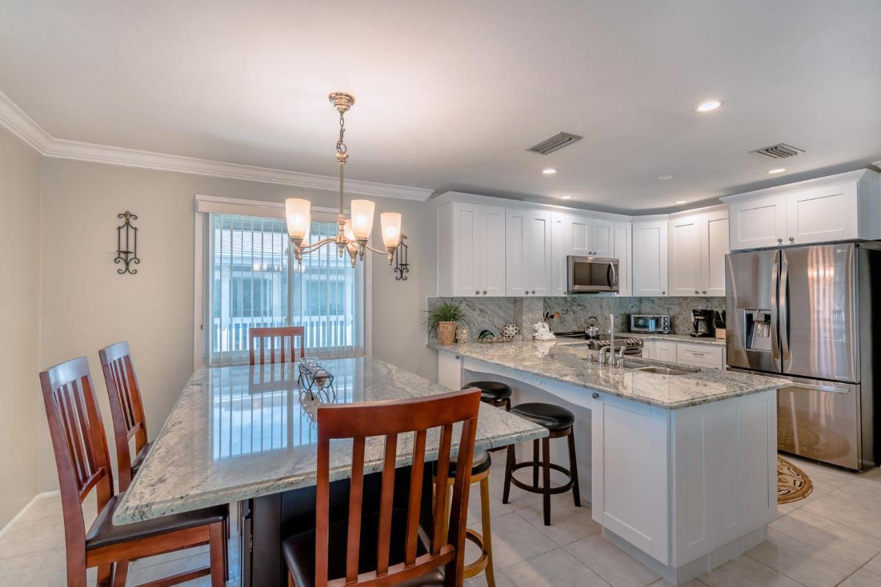 Shore Haven Unit 5A, 2 Bedroom, WIFI, Gulf View, Sleeps 4 Clearwater Beach Buitenkant foto