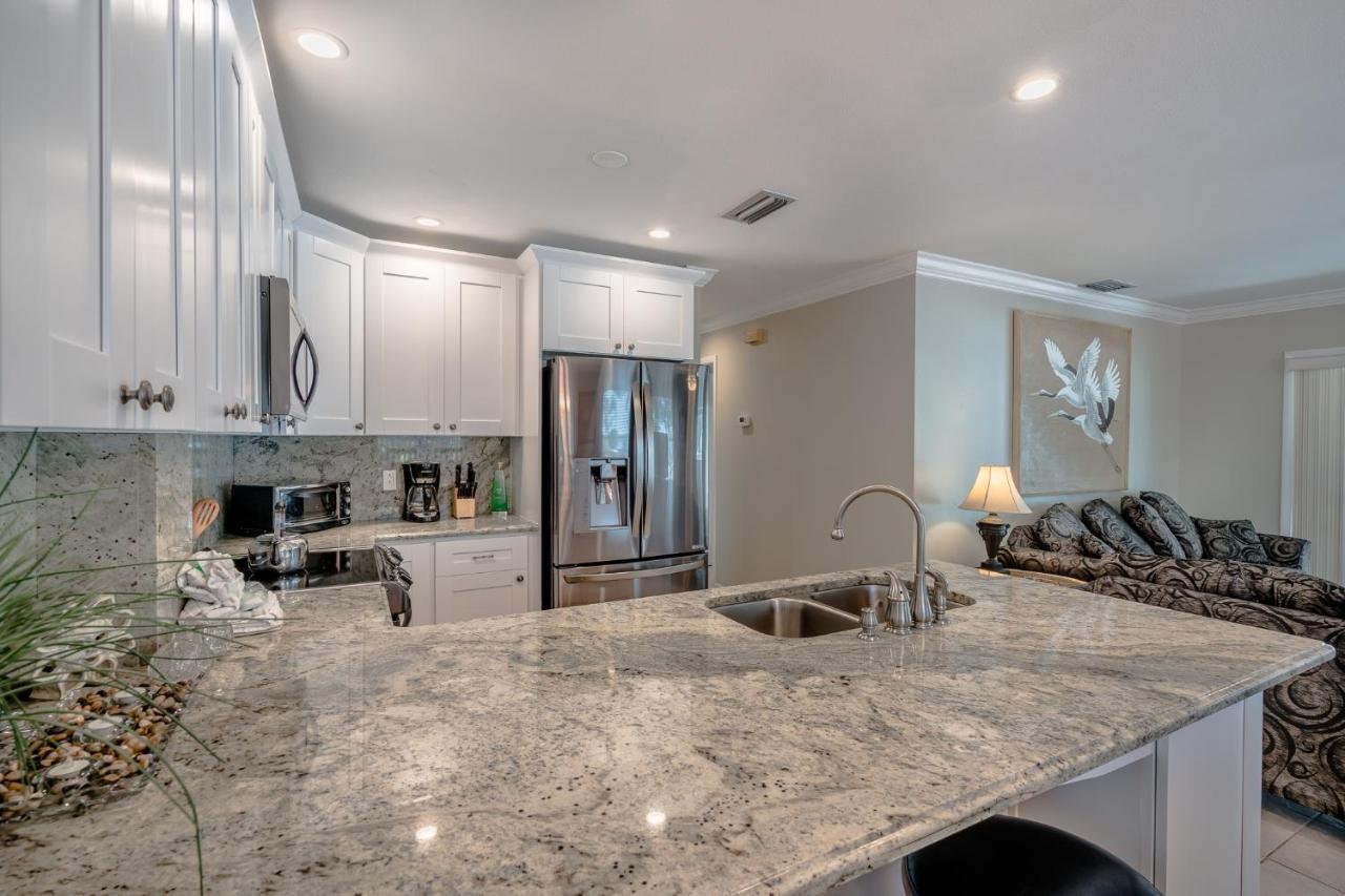 Shore Haven Unit 5A, 2 Bedroom, WIFI, Gulf View, Sleeps 4 Clearwater Beach Buitenkant foto