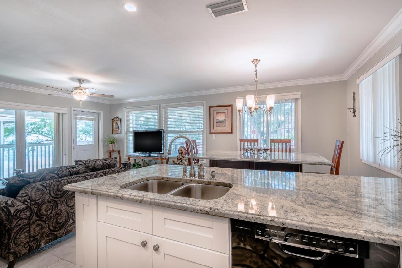 Shore Haven Unit 5A, 2 Bedroom, WIFI, Gulf View, Sleeps 4 Clearwater Beach Buitenkant foto